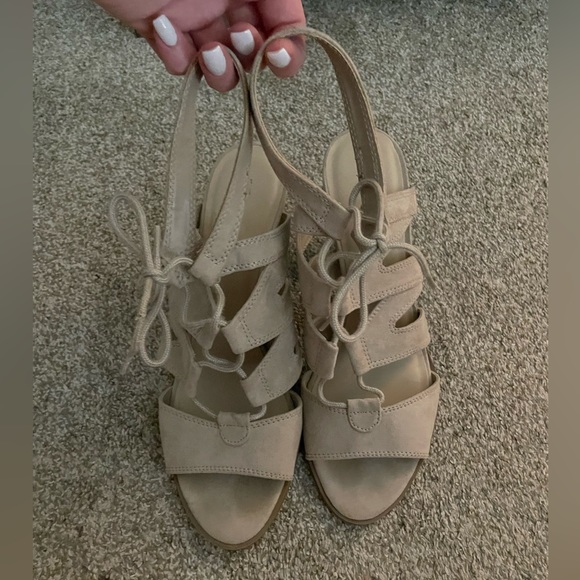 Verawang Heels - Picture 2 of 2